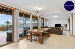 SUNKISSED PARADISE WITH OCEAN VIEWS / COPACABANA